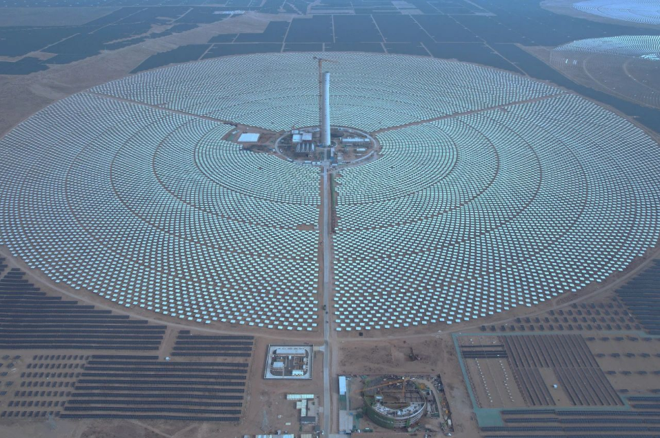 Group Photos | Panoramic View of the Construction Site for the 100,000-kilowatt Solar Thermal Project in Phase II of the Qinghai-Henan UHVDC Transmission Project