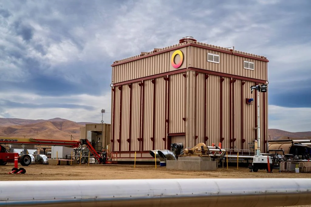 Solar-powered heat battery generates steam for oil production near Taft